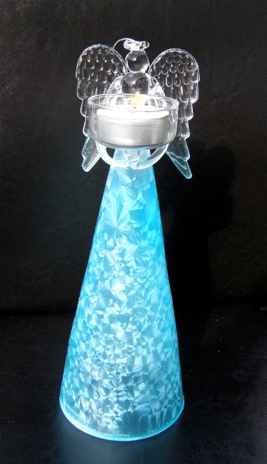 Anděl barevný s ledovým povrchem, na 1 čajovou svíčku, modrý, výška 25cm