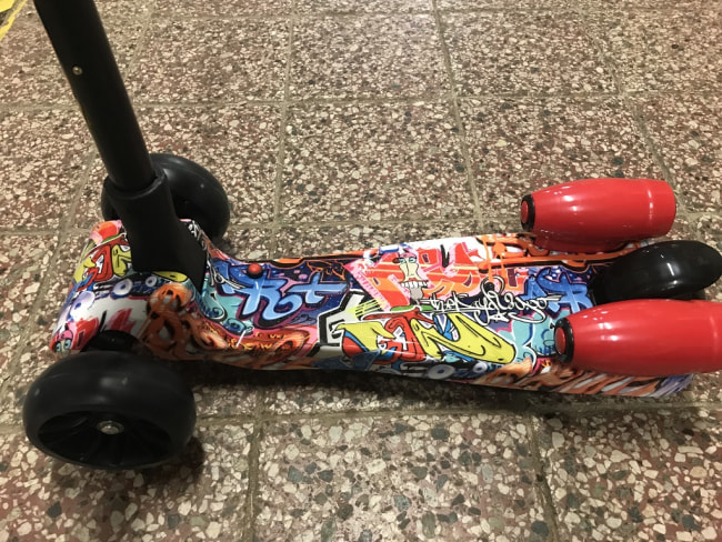 dětská koloběžka scooter, motiv Graffity