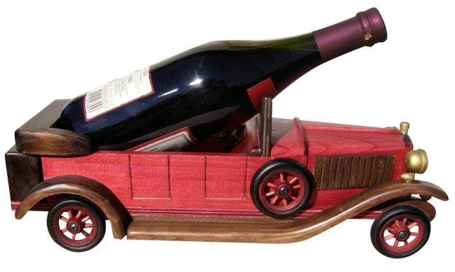 Dřevěné auto na víno